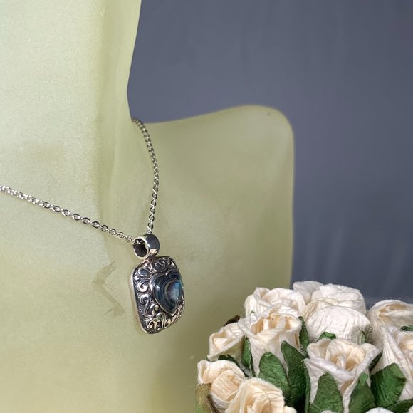 NWOT Silver & Abalone Shell Pendant + Silver Tone Chain - Picture 2 of 3